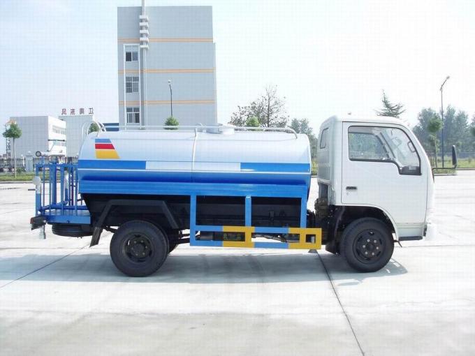 Emissione dell'euro 3 del camion di serbatoio di acqua del modello 8000L della luce di Sinotruk 4x2 1