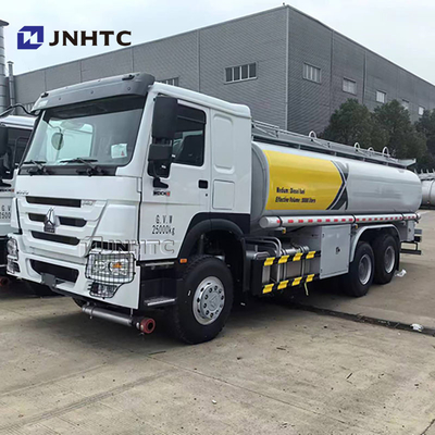 Sinotruk Howo Cisterna petrolifera 6x4 340hp Capacità 12 ruote Cisterna di carburante in vendita