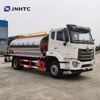 Camion spruzzatore di asfalto HOWO NX 4X2 2206HP in vendita
