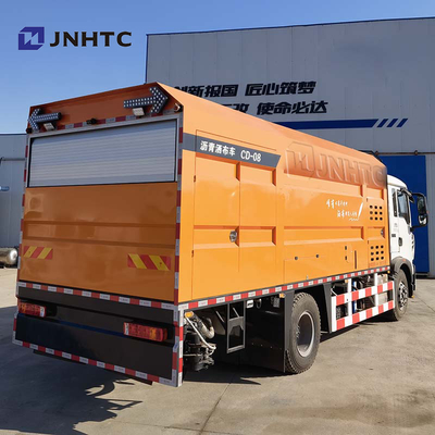 Camion intelligente 4x2 dello spruzzatore dell'asfalto di HOWO A7 H5 8cbm condotto