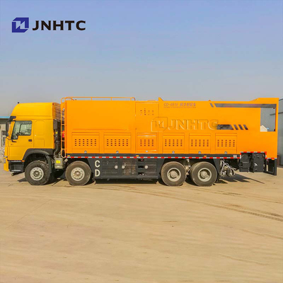 camion di gomma HOWO A7 di 8x4 Asphalt Gravel Macadam Synchronous Sealing