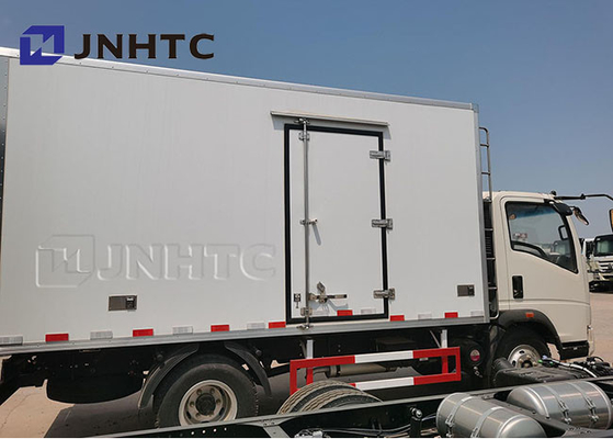 SINOTRUCK Howo 4x2 ha refrigerato i camion per carne 266hp