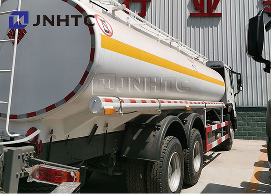 Camion di serbatoio di combustibile di Sinotruk Howo 6x4 20000l 25000 litri