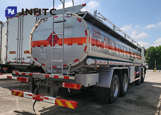 Capacità dei camion di serbatoio di combustibile dell'olio di Sinotruk HOWO 8X4 25000 litri