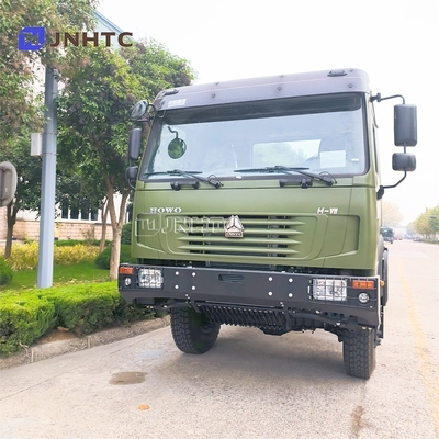 Sinotruk 8x8 a trazione integrale Camion pesante di carico Diesel Fuel Truck
