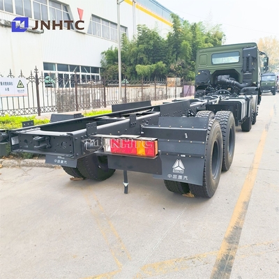 Sinotruk 8x8 a trazione integrale Camion pesante di carico Diesel Fuel Truck