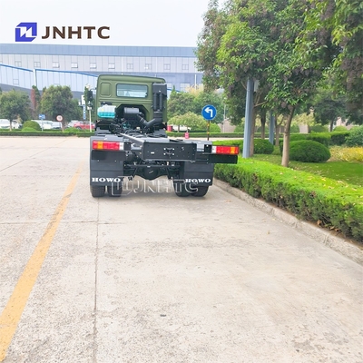 Sinotruk 8x8 a trazione integrale Camion pesante di carico Diesel Fuel Truck