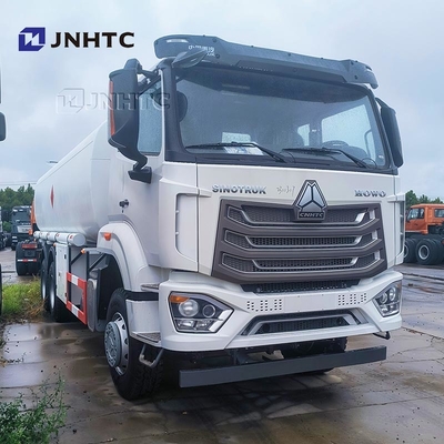 Camion cisterna diesel di consegna del combustibile di SINOTRUK HOHAN 6X4 da vendere