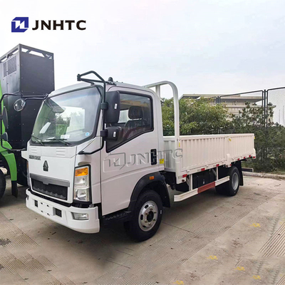 Camion leggero di carico a fila singola Howo 4x2 6 ruote Camion di carico