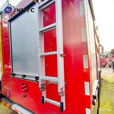 HOWO 4*4 Camione antincendio HOWO 5000L Cisterna a schiuma d'acqua Camione antincendio Mini Camione antincendio