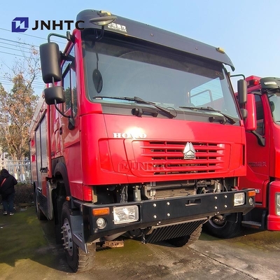 HOWO 4*4 Camione antincendio HOWO 5000L Cisterna a schiuma d'acqua Camione antincendio Mini Camione antincendio