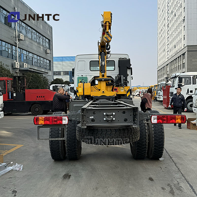 SINOTRUK HOWO Diesel Cargo Truck 4x4 6 ruote Chassis con gru basso prezzo