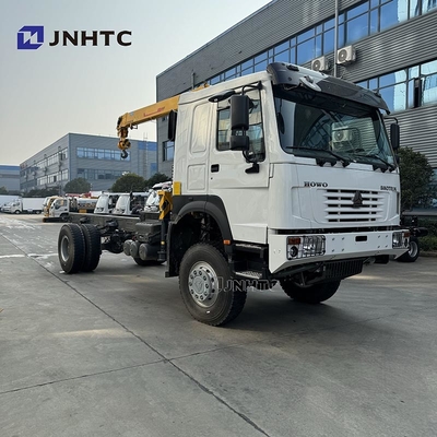 SINOTRUK HOWO Diesel Cargo Truck 4x4 6 ruote Chassis con gru basso prezzo