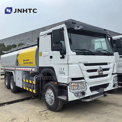 Sinotruk Howo Cisterna petrolifera 6x4 340hp Capacità 12 ruote Cisterna di carburante in vendita