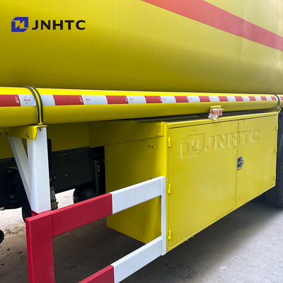 Sinotruk Howo Oil Tank Truck 8X4 400HP LHD Diesel Fuel Oil Refueling Tanker Consegna