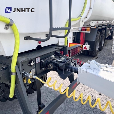 Nuovo Howo Oil Tank Truck 6x4 380hp Capacità 10 Ruote 20000 Litri Fuel Tank Truck In vendita