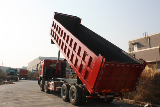 autocarro con cassone ribaltabile resistente rosso di Sinotruk Howo 8x4 delle ruote 50T 12 con 30M3 capacità LHD