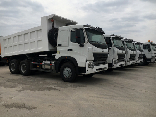 L'autocarro con cassone ribaltabile della costruzione di SINOTRUK HOWO A7 30-40 tonnellate di RHD 10 spinge dentro il bianco
