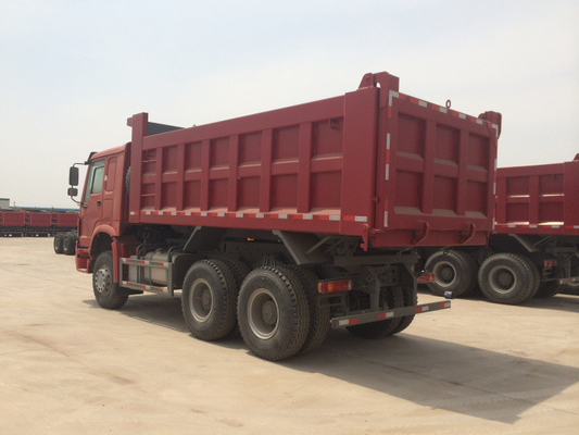 Autocarro con cassone ribaltabile di colore rosso 336hp Sinotruk Howo con 10 ruote e capacità 18m3