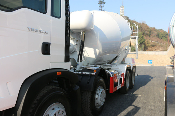 l'annuncio pubblicitario di bassa potenza del combustibile diesel del camion della betoniera 6x4 trasporta Sinotruk su autocarro Howo7