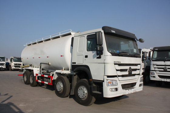 Howo 12 spinge 8x4 l'autocisterna in serie 36m3-45m3 per il trasporto del materiale della polvere