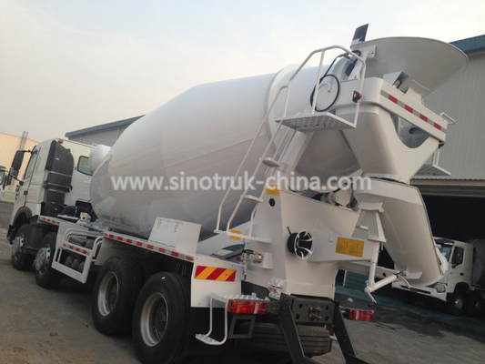 betoniera 8x4 10cbm del camion di 266-371hp Euro2 Euro3 HOWO A7 nel colore bianco rosso