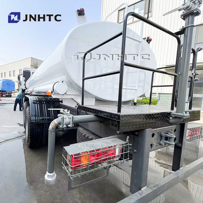 Prezzi bassi Sprinkler Tank Truck HOWO Water Tank Trucks 6X4 400HP Per l'acqua potabile Spedizione di deposito