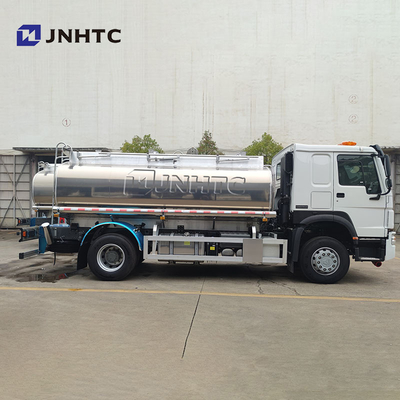 Sinotruk Howo Fuel Tanker Truck 6 ruote Leggia di alluminio 10000 litri Con Dispenser Tanker di olio Truck