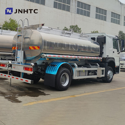 Sinotruk Howo Fuel Tanker Truck 6 ruote Leggia di alluminio 10000 litri Con Dispenser Tanker di olio Truck