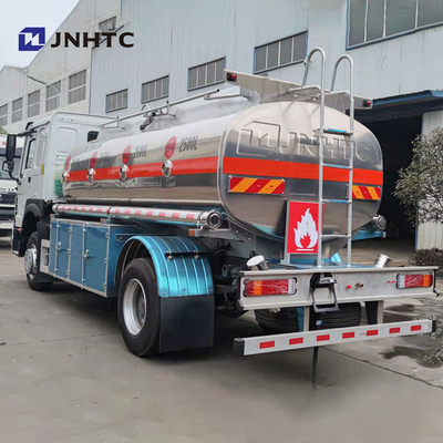 Sinotruk Howo Fuel Tanker Truck 6 ruote Leggia di alluminio 10000 litri Con Dispenser Tanker di olio Truck