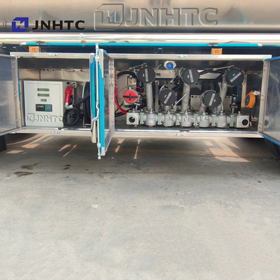 Sinotruk Howo Fuel Tanker Truck 6 ruote Leggia di alluminio 10000 litri Con Dispenser Tanker di olio Truck