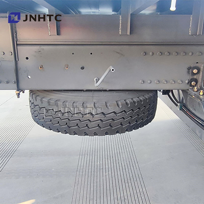 Nuovo camion da carico SINOTRUK HOWO 8X4 400 HP con 10 12 tonnellate di gru
