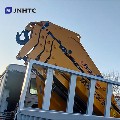 Nuovo camion da carico SINOTRUK HOWO 8X4 400 HP con 10 12 tonnellate di gru