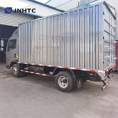 China Light Truck HOWO Van Tank Cargo 4X2 116hp 6 ruote Box Truck in vendita