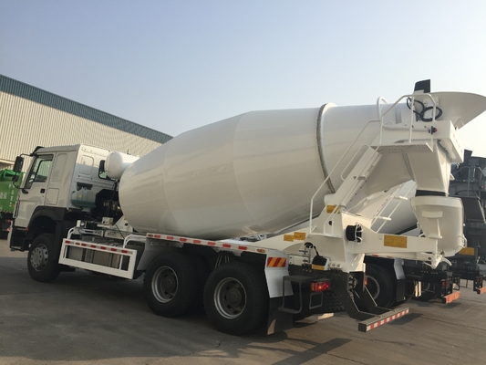 Il camion 10 del miscelatore di cemento di HOWO spinge il serbatoio di combustibile dell'euro 2 10m3 400L