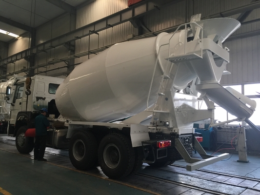 Il camion 10 del miscelatore di cemento di HOWO spinge il serbatoio di combustibile dell'euro 2 10m3 400L