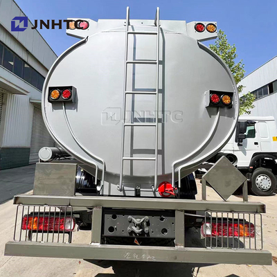 Sinotruk Howo Oil Tank Truck 6X4 400HP LHD Diesel Fuel Oil Tank Truck Buon prezzo
