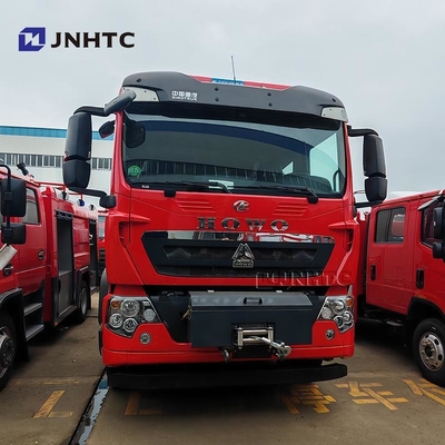 Howo TX camion antincendio 5000L cisterna di schiuma d'acqua 4X4 con camion gru