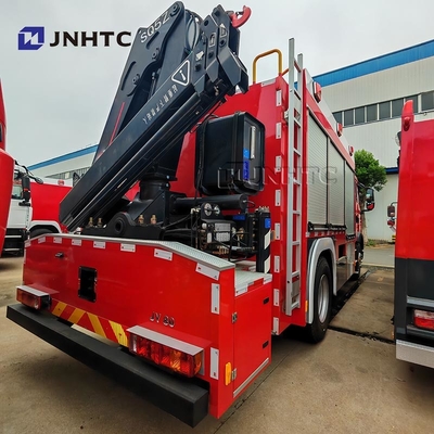 Howo TX camion antincendio 5000L cisterna di schiuma d'acqua 4X4 con camion gru