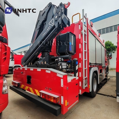 Howo TX camion antincendio 5000L cisterna di schiuma d'acqua 4X4 con camion gru