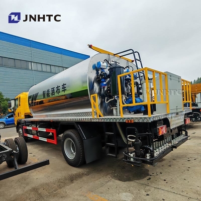 Howo Asfalto Spraying Equipment Trucks 4X2 160HP Intelligent Bitumen Spreader in vendita