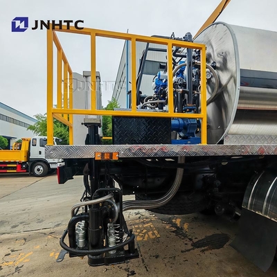 Howo Asfalto Spraying Equipment Trucks 4X2 160HP Intelligent Bitumen Spreader in vendita