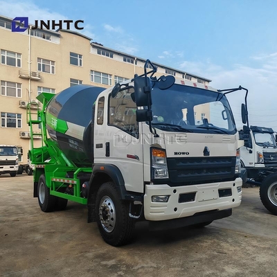 HOWO 4×2 Camionetto leggero per il frullamento del calcestruzzo 3 metri cubi 4,5 tonnellate Camionetto per il frullamento del calcestruzzo resistente alle intemperie