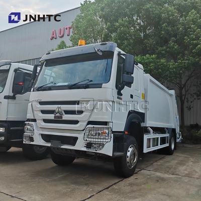 HOWO camion spazzatura Compattatore 4x2 Euro 2 Dispositivo rifiuti Riempitore posteriore di rifiuti camion verde diesel Modello nuovo
