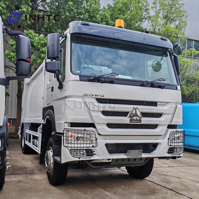 HOWO camion spazzatura Compattatore 4x2 Euro 2 Dispositivo rifiuti Riempitore posteriore di rifiuti camion verde diesel Modello nuovo