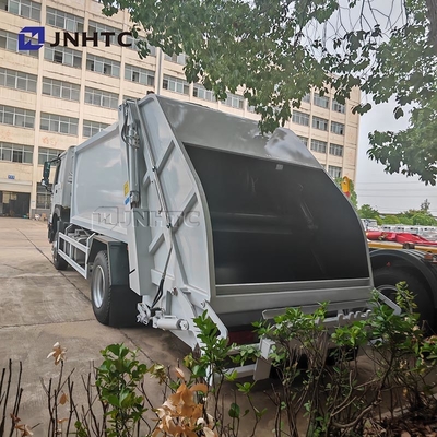 HOWO camion spazzatura Compattatore 4x2 Euro 2 Dispositivo rifiuti Riempitore posteriore di rifiuti camion verde diesel Modello nuovo