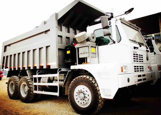 L'autocarro con cassone ribaltabile di estrazione mineraria di SINOTRUK HOWO 6*4 371HP 70 tonnellate carica per l'affare di costruzione