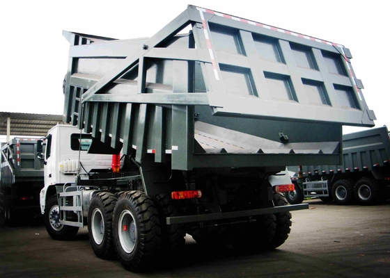 L'autocarro con cassone ribaltabile di estrazione mineraria di SINOTRUK HOWO 6*4 371HP 70 tonnellate carica per l'affare di costruzione