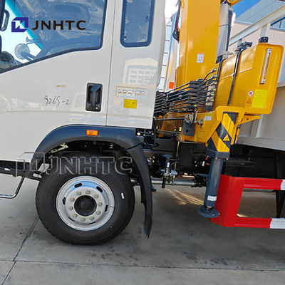 SINOTRUCK 4X2 6 ruote camion merci con gru camion montato gru in vendita