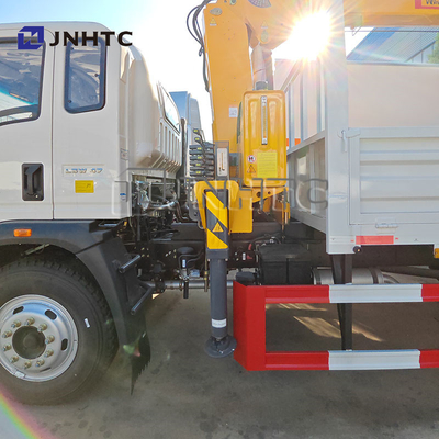 SINOTRUCK 4X2 6 ruote camion merci con gru camion montato gru in vendita